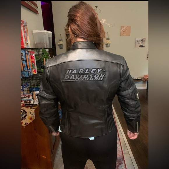 Women’s Harley Davidson leather jacket - Picture 6 of 7